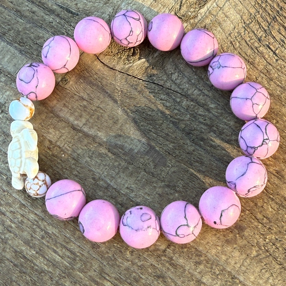 Chic Pink magnesite Beaded Bracelet with Turtle Charm